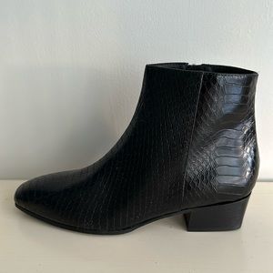 Aquatalia size 9 snake print leather black boots. Brand new